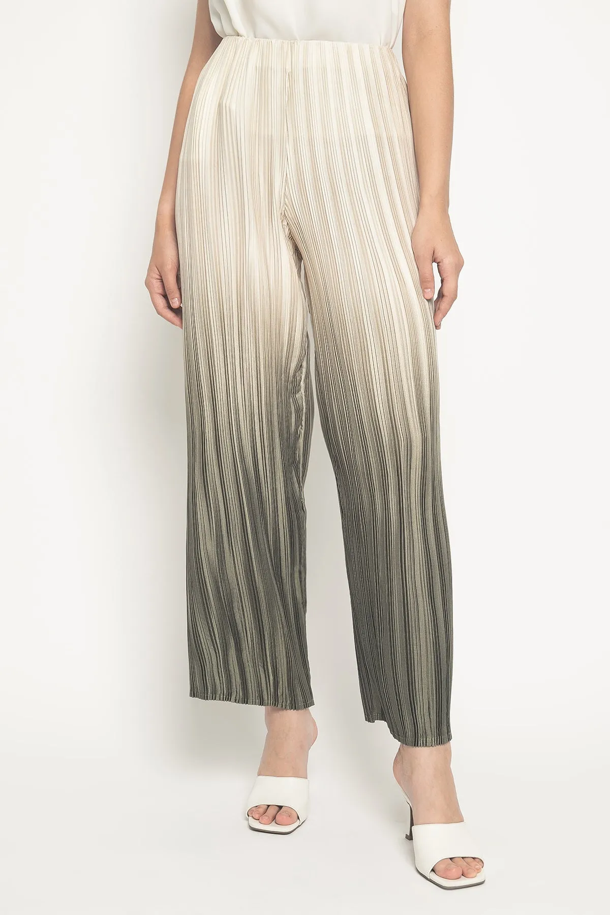 Pleated Pants in Green